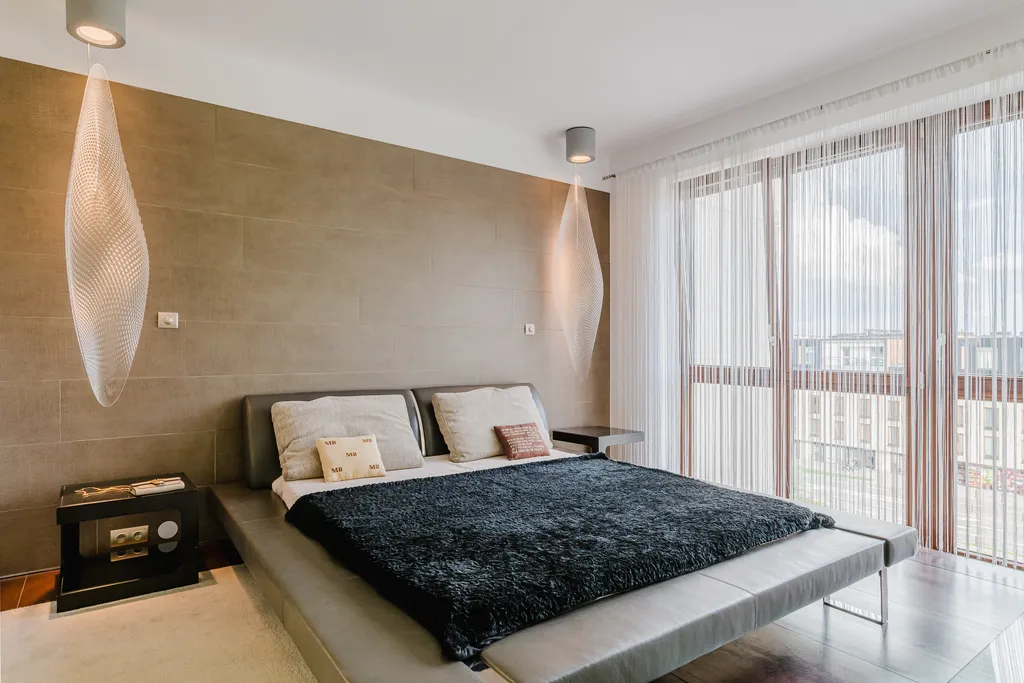 Kadr z penthouse’u z tarasem i jacuzzi