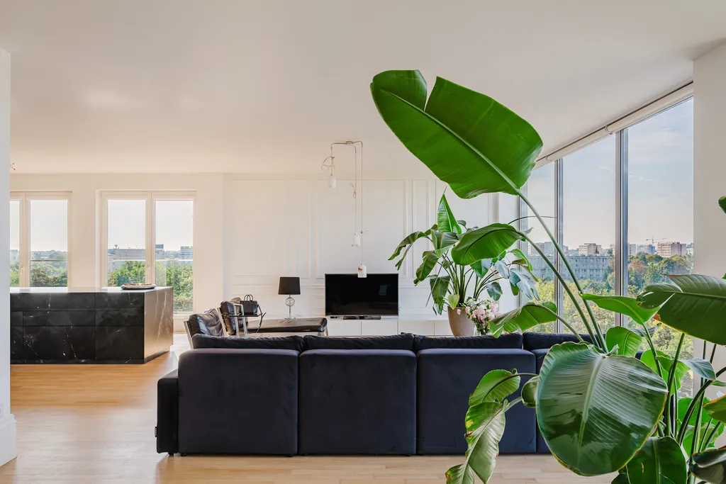 Kadr z penthouse’u z panoramą miasta