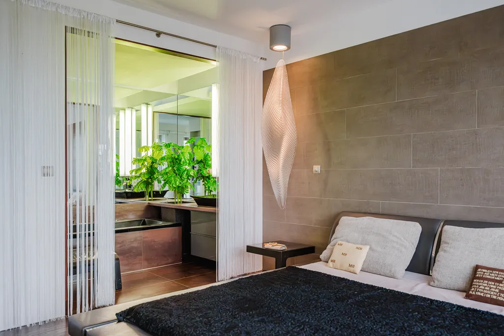 Kadr z penthouse’u z tarasem i jacuzzi
