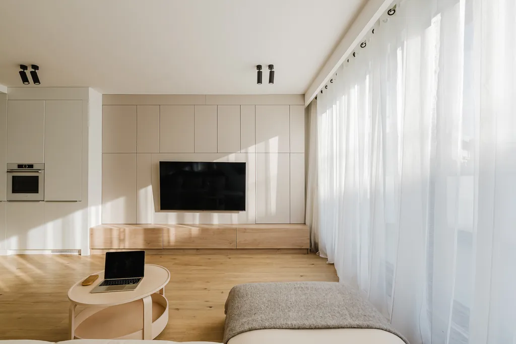 Kadr z białego apartamentu dwupoziomowego