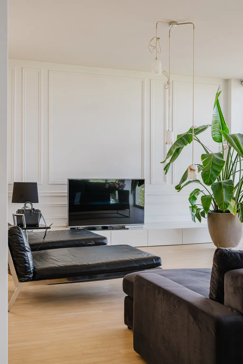Kadr z penthouse’u z panoramą miasta