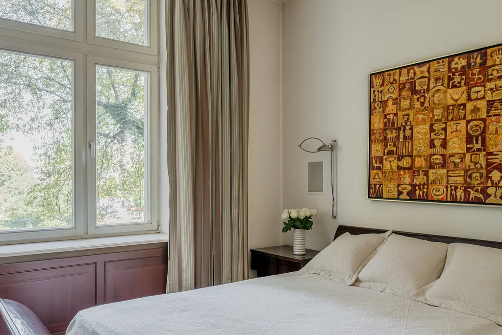 Kadr z klasycznego apartamentu w mahoniu