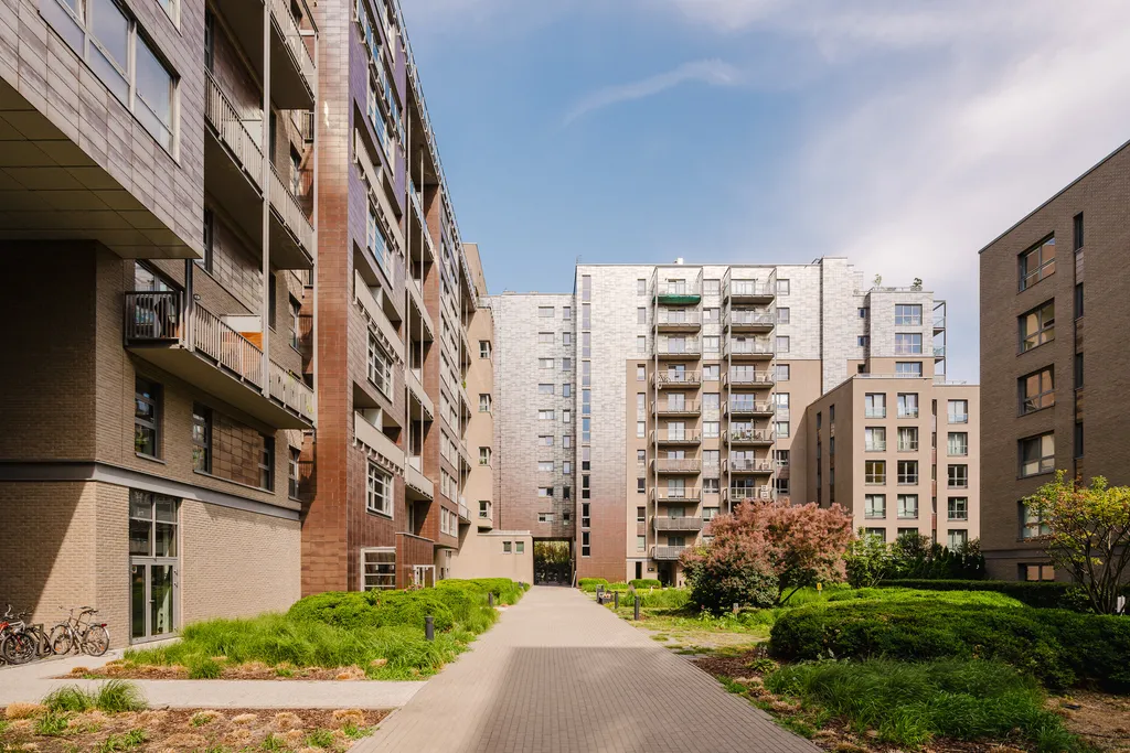 Kadr z apartamentu z antresolą